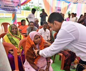 कलेक्टर ने दिव्यांग मतदाताओं को अपने मताधिकार का प्रयोग करने की दिलाई शपथ