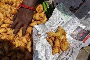  अखबारी कागज का उपयोग खाने-पीने की  चीजों को लेने-देने में नहीं करने की  अपील