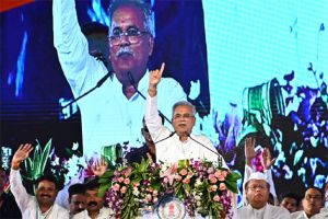 मुख्यमंत्री भूपेश बघेल ने छत्तीसगढ़ महतारी, बाबा गुरुघासीदास, शहीद वीर नारायण सिंह, माता कौशल्या के जयकारे के साथ अपने संबोधन की शुरुआत की