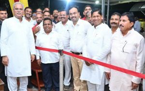  मुख्यमंत्री श्री बघेल से जिला साहू संघ दुर्ग के प्रतिनिधिमंडल ने की सौजन्य मुलाकात