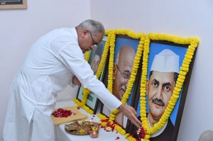 मुख्यमंत्री ने राष्ट्रपिता महात्मा गांधी, पूर्व प्रधानमंत्री लाल बहादुर शास्त्री और शायर हाजी हसन अली को उनकी जयंती पर किया नमन मुख्यमंत्री ने राष्ट्रपिता महात्मा गांधी, पूर्व प्रधानमंत्री लाल बहादुर शास्त्री और शायर हाजी हसन अली को उनकी जयंती पर किया नमन