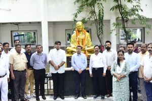 कलेक्टर ने जयंती पर गांधी जी एवं शास्त्री जी को किया नमन कलेक्टर ने जयंती पर गांधी जी एवं शास्त्री जी को किया नमन