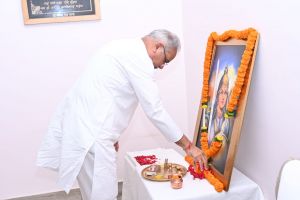 मुख्यमंत्री भूपेश बघेल ने वीरांगना रानी दुर्गावती की जयंती पर उन्हें नमन किया मुख्यमंत्री भूपेश बघेल ने वीरांगना रानी दुर्गावती की जयंती पर उन्हें नमन किया