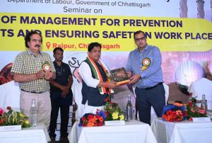 श्रम मंत्री डॉ. डहरिया कारखानों में दुर्घटनाओं की रोकथाम और सुरक्षा विषय पर आयोजित सेमिनार में हुए शामिल श्रम मंत्री डॉ. डहरिया कारखानों में दुर्घटनाओं की रोकथाम और सुरक्षा विषय पर आयोजित सेमिनार में हुए शामिल