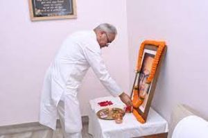  मुख्यमंत्री ने स्वामी आत्मानंद की जयंती पर उन्हें किया नमन