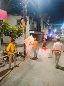 सार्वजनिक स्थलों से प्रचार सामग्रियां हटाने त्वरित गति से हो रही है कार्रवाई सार्वजनिक स्थलों से प्रचार सामग्रियां हटाने त्वरित गति से हो रही है कार्रवाई