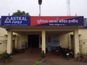 पुलिसिया दबिश में खौली का आरोपी कोचिया गौतम 39 पव्वा शराब के साथ पकड़ाया, जेल दाखिल पुलिसिया दबिश में खौली का आरोपी कोचिया गौतम 39 पव्वा शराब के साथ पकड़ाया, जेल दाखिल