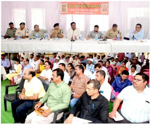 डोंगरगढ़ जाने वाले पदयात्रियों की सेवा के लिए पंडाल लगाने का काम शुरू डोंगरगढ़ जाने वाले पदयात्रियों की सेवा के लिए पंडाल लगाने का काम शुरू