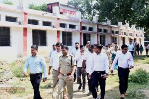 कलेक्टर-एसपी ने स्ट्रांग रूम एवं मतगणना स्थल का किया निरीक्षण कलेक्टर-एसपी ने स्ट्रांग रूम एवं मतगणना स्थल का किया निरीक्षण