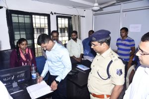 कलेक्टर-एसपी ने किया इव्हीएम वेयर हाऊस का निरीक्षण कलेक्टर-एसपी ने किया इव्हीएम वेयर हाऊस का निरीक्षण