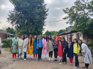 आईआईएम रायपुर के विद्यार्थियों ने कुलदीप निगम वृद्धाश्रम का किया भ्रमण आईआईएम रायपुर के विद्यार्थियों ने कुलदीप निगम वृद्धाश्रम का किया भ्रमण