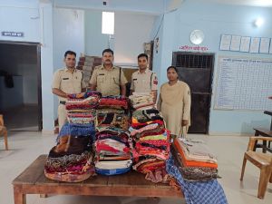 जरहागांव में चेकिंग के दौरान 284 नग शाल जप्त जरहागांव में चेकिंग के दौरान 284 नग शाल जप्त