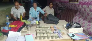 पंडरिया विधानसभा क्षेत्र के महका चेक पोस्ट पर वाहन से लाखों रुपए जप्त पंडरिया विधानसभा क्षेत्र के महका चेक पोस्ट पर वाहन से लाखों रुपए जप्त