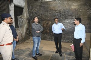 कलेक्टर ने विधानसभा निर्वाचन के मद्देनजर रत्नाबांधा चौक स्थित वेयर हाऊस का किया निरीक्षण कलेक्टर ने विधानसभा निर्वाचन के मद्देनजर रत्नाबांधा चौक स्थित वेयर हाऊस का किया निरीक्षण