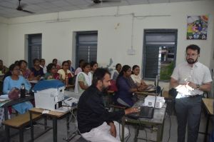 पिंक बूथ एवं दिव्यांग बूथ के मतदान दलों का हुआ प्रशिक्षण पिंक बूथ एवं दिव्यांग बूथ के मतदान दलों का हुआ प्रशिक्षण