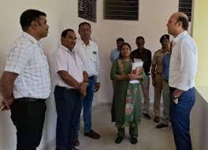  कलेक्टर  ने तिल्दा मे  चुनाव की तैयारियों का जायजा लिया