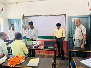 पीठासीन अधिकारियों ने लिया मतदान का प्रशिक्षण