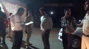 कलेक्टर-एसपी ने रात में किया नाकों में तैनात एसएसटी टीम का निरीक्षण