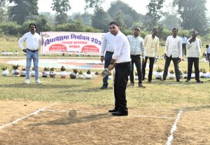 स्वीप क्रिकेट मैच में कलेक्टर एवं एसपी ने की बेहतरीन बल्लेबाजी स्वीप क्रिकेट मैच में कलेक्टर एवं एसपी ने की बेहतरीन बल्लेबाजी