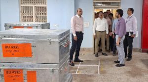 कलेक्टर ने स्ट्रांग रूम का किया निरीक्षण, दिए आवश्यक निर्देश कलेक्टर ने स्ट्रांग रूम का किया निरीक्षण, दिए आवश्यक निर्देश