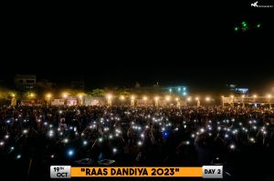 10 हजार से ज्यादा प्रतिभागियों ने मतदाता जागरूकता गीत पर किया डांडिया 10 हजार से ज्यादा प्रतिभागियों ने मतदाता जागरूकता गीत पर किया डांडिया