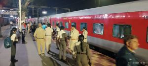  आबकारी विभाग  द्वारा रेलवे स्टेशन, बस स्टैण्ड, होटल एवं ढाबों तथा मुख्य मार्गों में की जा रही है जाँच