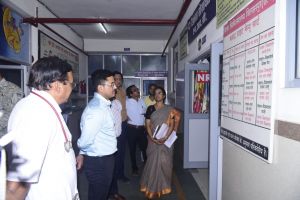  कलेक्टर ने जिला अस्पताल का किया आकस्मिक निरीक्षण