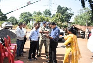 कलेक्टर और पुलिस अधीक्षक ने किया  कंकालिन चेक पोस्ट का निरीक्षण 