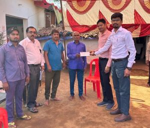 स्वर्गीय धनंजय धीवर के परिजनों को एक्सग्रेसिया राशि प्रदान की गई 