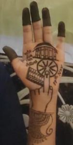 मतदान बूथ का मेहंदी रचाकर महिलाओं ने कहा 17 नवंबर जरूर करे मतदान मतदान बूथ का मेहंदी रचाकर महिलाओं ने कहा 17 नवंबर जरूर करे मतदान