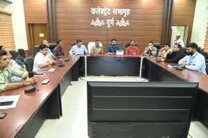 आब्जर्वर ने नोडल अधिकारियों से चुनाव की तैयारियों के संबंध में ली समीक्षा बैठक आब्जर्वर ने नोडल अधिकारियों से चुनाव की तैयारियों के संबंध में ली समीक्षा बैठक