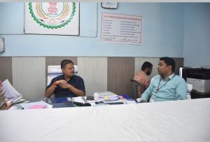   प्रेक्षकों ने नामांकन पत्र के छंटनी प्रक्रिया और स्ट्रांग रूम किया निरीक्षण