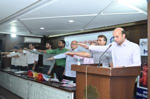 कलेक्टर डॉ भुरे ने चैंबर ऑफ कॉमर्स के ’’पहले मतदान फिर दुकान’’ अभियान का किया शुभारंभ कलेक्टर डॉ भुरे ने चैंबर ऑफ कॉमर्स के ’’पहले मतदान फिर दुकान’’ अभियान का किया शुभारंभ