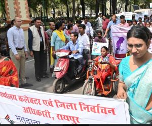  दिव्यांगजनों और थर्ड जेंडर द्वारा निकाली गई मतदाता जागरूकता रैली