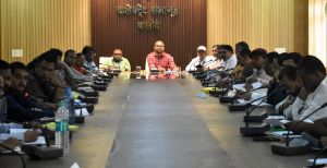  व्यय प्रेक्षक की उपस्थिति में अभिकर्ताओं को दी गई निर्वाचन व्यय पंजी संधारित करने की प्रक्रिया की जानकारी 