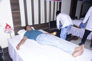  जीवन के लिए रक्तदान, लोकतंत्र के लिए मतदान प्राणवायु - कलेक्टर