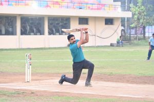 मतदाता जागरूकता के लिए खेला गया अधिकारियों और रायपुर प्रेस क्लब के बीच क्रिकेट मैच