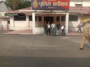  शराब विरोधी मुहिम में जुटे खौली के युवाओं ने एसपी को सौंपा अपेक्षायुक्त धन्यवाद ज्ञापन