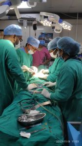  दुर्ग जिला चिकित्सालय  में उच्च रक्तचाप से पीड़ित के पेट  का सफल ऑपरेशन