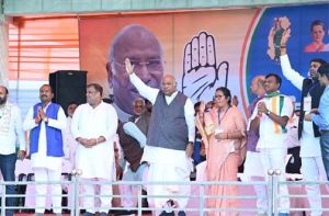 छत्तीसगढ़ में जो काम कांग्रेस ने किया है, उसकी देश भर में तारीफ हो रही है - खरगे