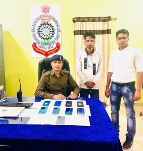 पुलिस ने  बाजारों में घूम-घूमकर मोबाइल चोरी करने वाले आरोपी को दबोचा