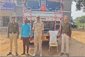 2 ट्रकों में 84 लाख का  विस्फोटक बरामद, 2 आरोपी गिरफ्तार 