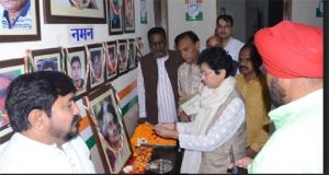  इंदिरा गांधी की जयंती राजीव भवन में मनाई गई