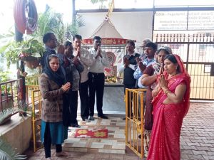  सुरंग में फंसे मजदूरों की सुरक्षित वापसी के लिए हुई हवन- पूजा