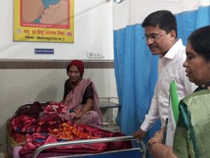 कलेक्टर ने किया सामुदायिक अस्पताल का निरीक्षण