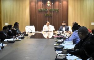  निर्वाचन कार्य के बेहतर संपादन के लिए कलेक्टर  ने दी अधिकारी-कर्मचारियों को बधाई 