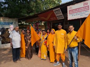 धमधा में गायत्री महायज्ञ के अनुयाज यात्रा निकाली, घर-घर दिया गया पीला चावल धमधा में गायत्री महायज्ञ के अनुयाज यात्रा निकाली, घर-घर दिया गया पीला चावल