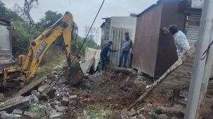 नगर निगम ने सालेम स्कूल की दीवार के पास अभियान चलाकर लगभग 35 अवैध ठेलों को हटाकर जप्त किया नगर निगम ने सालेम स्कूल की दीवार के पास अभियान चलाकर लगभग 35 अवैध ठेलों को हटाकर जप्त किया