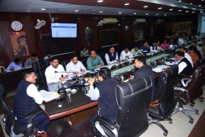 राजस्व मामलों का समय-सीमा में निराकरण सुनिश्चित करें : कलेक्टर राजस्व मामलों का समय-सीमा में निराकरण सुनिश्चित करें : कलेक्टर