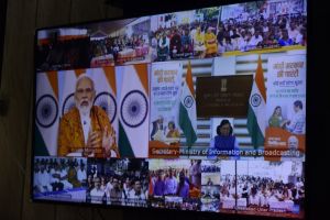 विकसित भारत संकल्प यात्रा के लाभार्थियों से रुबरु हुए प्रधानमंत्री श्री मोदी विकसित भारत संकल्प यात्रा के लाभार्थियों से रुबरु हुए प्रधानमंत्री श्री मोदी